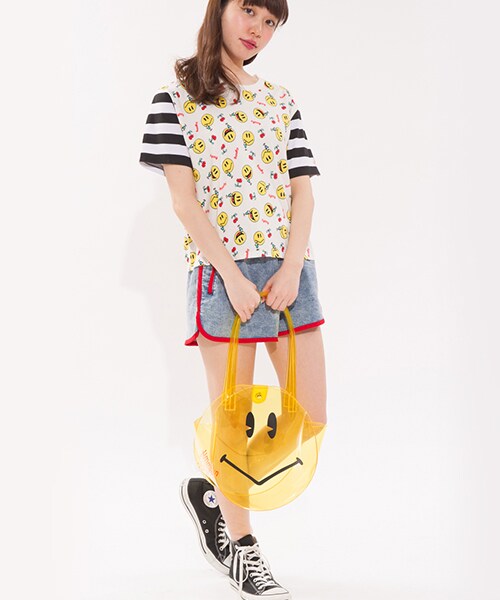 Aymmy in the batty girls（エイミーインザバッティーガール）の「SMILY POOL BAG（バッグ・レディース・ピンク/イエロー/ブラック・FREE）」の2枚目の写真