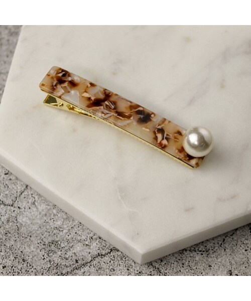 no brand（ノーブランド）の「真珠べっ甲柄ヘアピン（ブローチ/コサージュ・レディース・その他）」の4枚目の写真