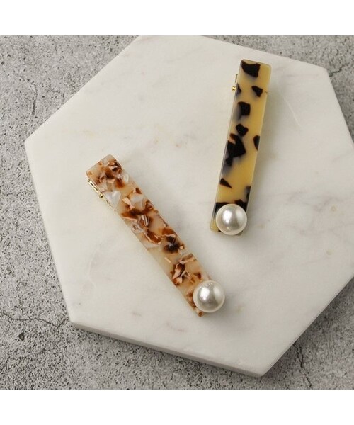 no brand（ノーブランド）の「真珠べっ甲柄ヘアピン（ブローチ/コサージュ・レディース・その他）」の2枚目の写真