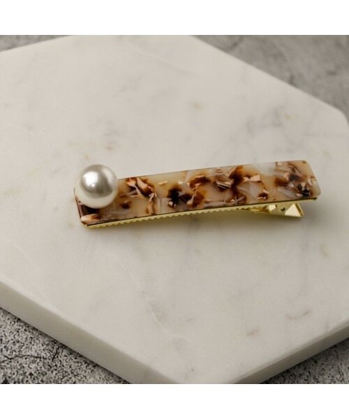 no brand（ノーブランド）の「真珠べっ甲柄ヘアピン（ブローチ/コサージュ・レディース・その他）」の5枚目の写真