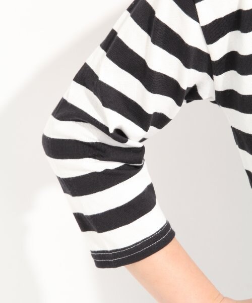 LOWRYS FARM（ローリーズファーム）の「２０／アソートボーダーボート8分袖（トップス・レディース・ブラック×均等ピッチ/ブラック×マリンピッチ/ブラック×変形ピッチ/レッド×均等ピッチ/レッド×マリンピッチ/レッド×変形ピッチ・Ｍ/Ｌ）」の12枚目の写真