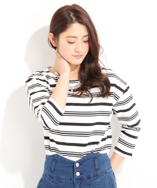 LOWRYS FARM（ローリーズファーム）の「２０／アソートボーダーボート8分袖（トップス・レディース・ブラック×均等ピッチ/ブラック×マリンピッチ/ブラック×変形ピッチ/レッド×均等ピッチ/レッド×マリンピッチ/レッド×変形ピッチ・Ｍ/Ｌ）」の2枚目の写真