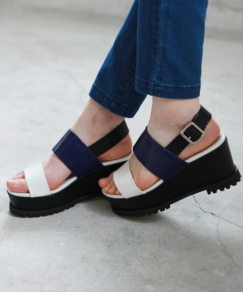 HARE（ハレ）の「バックストラップサンダル（シューズ・レディース・ホワイト/ブラック/ネイビー・Ｍ/Ｌ）」の3枚目の写真