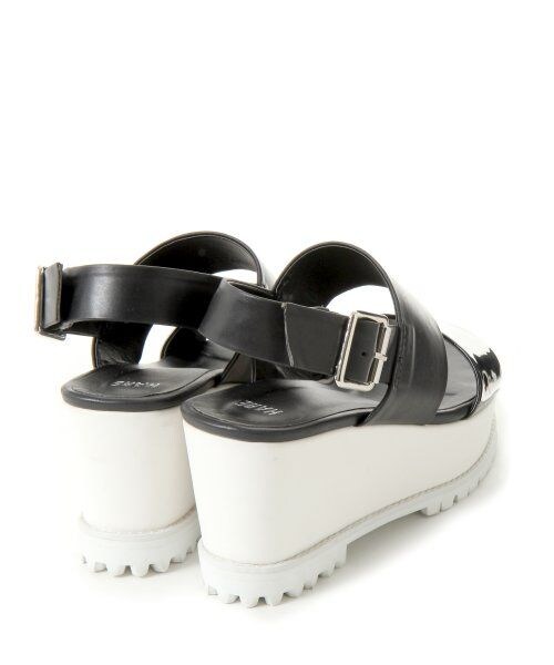 HARE（ハレ）の「バックストラップサンダル（シューズ・レディース・ホワイト/ブラック/ネイビー・Ｍ/Ｌ）」の7枚目の写真