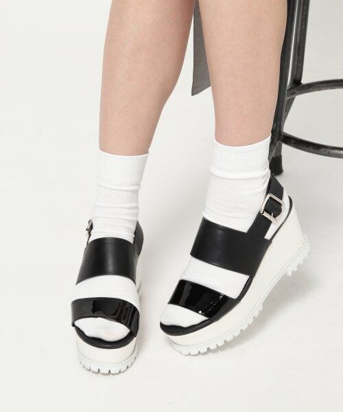 HARE（ハレ）の「バックストラップサンダル（シューズ・レディース・ホワイト/ブラック/ネイビー・Ｍ/Ｌ）」の2枚目の写真