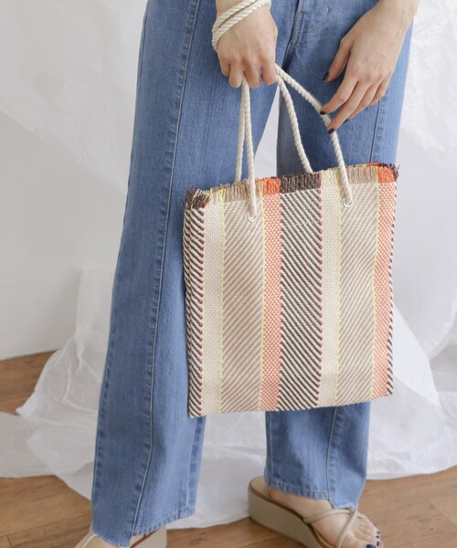 KBF(ケイビーエフ)の「【TGC着用アイテム】 マルチストライプトート(バッグ・レディース・WHT×BLK/ORG×BRN・one)」の1枚目の写真