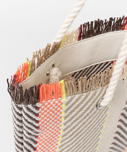 KBF(ケイビーエフ)の「【TGC着用アイテム】 マルチストライプトート(バッグ・レディース・WHT×BLK/ORG×BRN・one)」の12枚目の写真