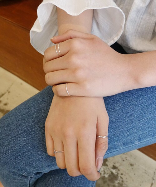 DHOLIC（ディーホリック）の「キュービックポイントリング4SET（リング・レディース・ゴールド/シルバー・FREE）」の2枚目の写真