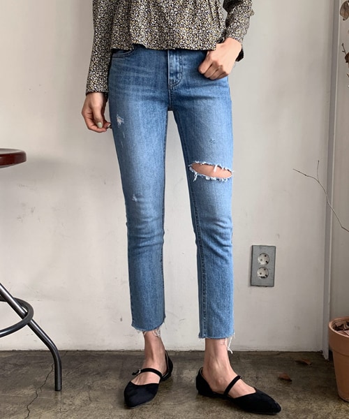 DHOLIC(ディーホリック)の「ウォッシュドカットポイントデニムパンツ(デニムパンツ・レディース・ブルー・S/M/L)」の1枚目の写真