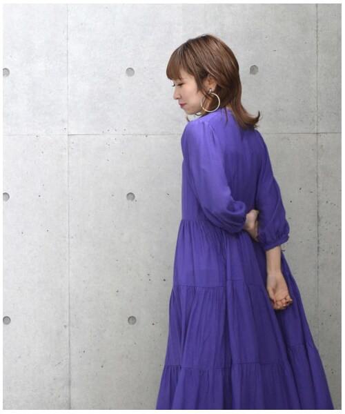 w closet（ダブルクローゼット）の「しぼり加工サテンパフスリーブティアードワンピース（ワンピース/ドレス・レディース・モカ/ブルー/Dカーキ・FREE）」の13枚目の写真