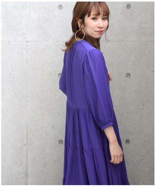 w closet（ダブルクローゼット）の「しぼり加工サテンパフスリーブティアードワンピース（ワンピース/ドレス・レディース・モカ/ブルー/Dカーキ・FREE）」の17枚目の写真