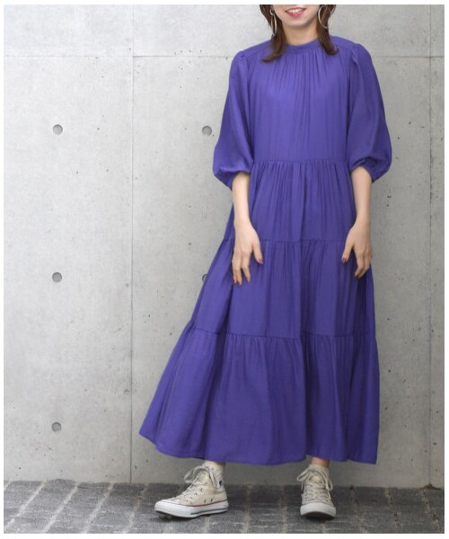 w closet（ダブルクローゼット）の「しぼり加工サテンパフスリーブティアードワンピース（ワンピース/ドレス・レディース・モカ/ブルー/Dカーキ・FREE）」の5枚目の写真