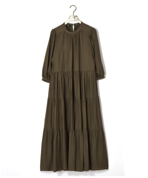 w closet（ダブルクローゼット）の「しぼり加工サテンパフスリーブティアードワンピース（ワンピース/ドレス・レディース・モカ/ブルー/Dカーキ・FREE）」の2枚目の写真