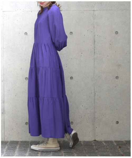 w closet（ダブルクローゼット）の「しぼり加工サテンパフスリーブティアードワンピース（ワンピース/ドレス・レディース・モカ/ブルー/Dカーキ・FREE）」の12枚目の写真