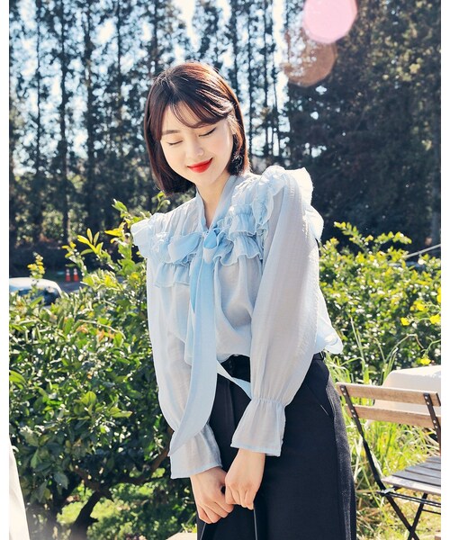 HOTPING(ホッピン)の「フリルネックリボンブラウス(その他トップス・レディース・White/Blue・XS-S/M-L/XL-2XL)」の2枚目の写真