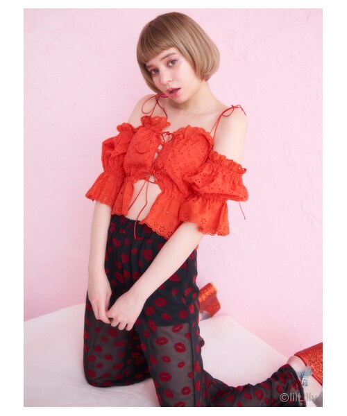 lilLilly(リルリリー)の「コットンレーストップ(トップス・レディース・WHITE/RED/BLACK・FREE)」の3枚目の写真