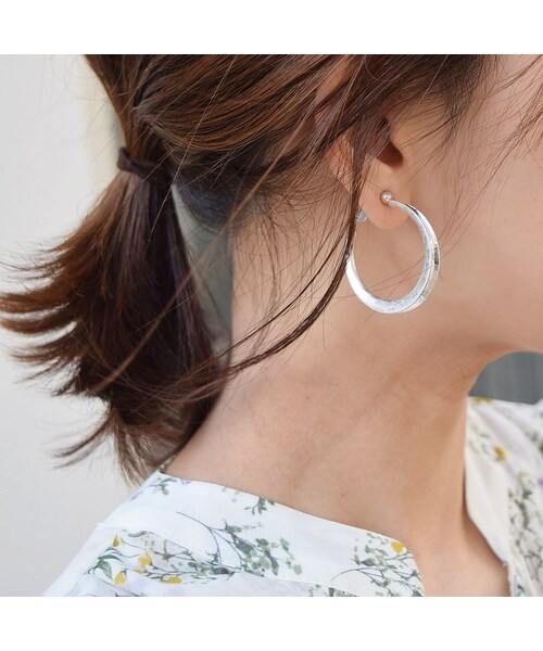 no brand（ノーブランド）の「Silver Hoop Earrings（イヤリング・レディース・その他）」の7枚目の写真