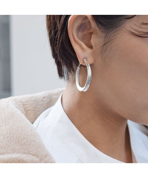 no brand（ノーブランド）の「Silver Hoop Earrings（イヤリング・レディース・その他）」の2枚目の写真