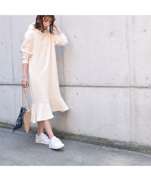 no brand（ノーブランド）の「[ RE-ARRIVAL ]フーディフリルスウェットロングOP（ワンピース・レディース・その他）」の3枚目の写真