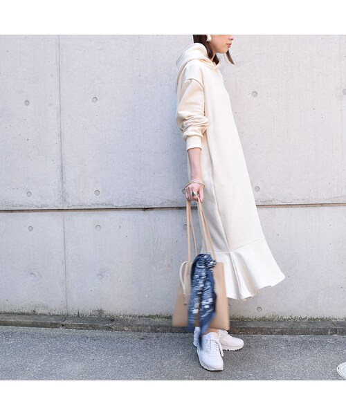 no brand（ノーブランド）の「[ RE-ARRIVAL ]フーディフリルスウェットロングOP（ワンピース・レディース・その他）」の5枚目の写真