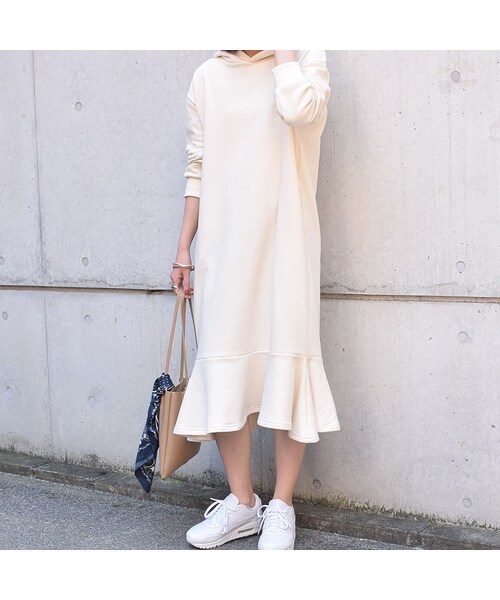 no brand（ノーブランド）の「[ RE-ARRIVAL ]フーディフリルスウェットロングOP（ワンピース・レディース・その他）」の4枚目の写真