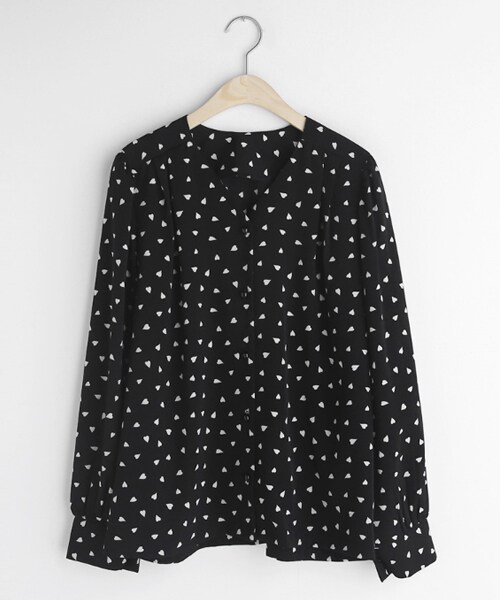 DHOLIC（ディーホリック）の「Vネックハートパターンブラウス（シャツ/ブラウス・レディース・ベージュ/ブラック/その他・FREE）」の2枚目の写真
