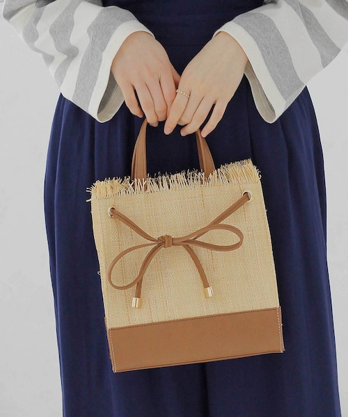 Crisp（クリスプ）の「フリンジリボンショルダーバッグ（ショルダーバッグ・レディース・ブラック/キャメル・FREE）」の2枚目の写真