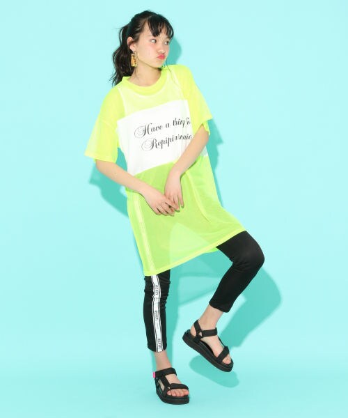 repipi armario（レピピ アルマリオ）の「サイドラインカットレギンス3（パンツ・ブラック(ライン)/ブラック(ロゴ)/レッド(ロゴ)）」の2枚目の写真