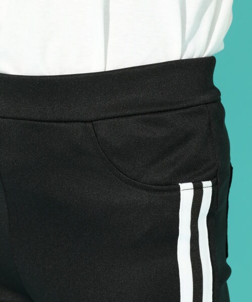 repipi armario（レピピ アルマリオ）の「サイドラインカットレギンス3（パンツ・ブラック(ライン)/ブラック(ロゴ)/レッド(ロゴ)）」の10枚目の写真