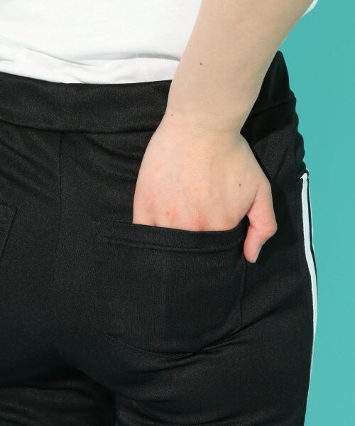 repipi armario（レピピ アルマリオ）の「サイドラインカットレギンス3（パンツ・ブラック(ライン)/ブラック(ロゴ)/レッド(ロゴ)）」の12枚目の写真