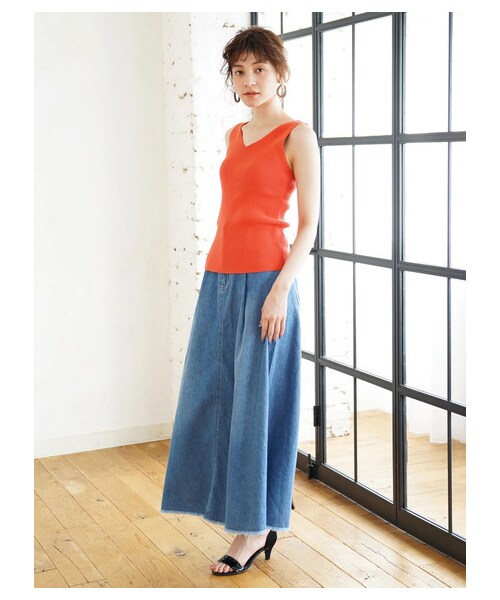 YECCA VECCA(イェッカヴェッカ)の「麻混カットオフロングフレアデニムスカート(スカート・インディゴ/ライトインディゴ・F)」の2枚目の写真