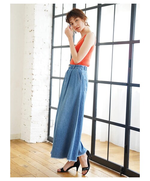 YECCA VECCA(イェッカヴェッカ)の「麻混カットオフロングフレアデニムスカート(スカート・インディゴ/ライトインディゴ・F)」の3枚目の写真