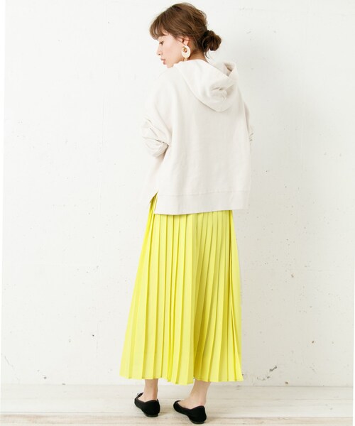 URBAN RESEARCH Sonny Label(アーバンリサーチサニーレーベル)の「プリーツロングスカート(スカート・レディース・オフ/ネイビー/イエロー・FREE)」の9枚目の写真