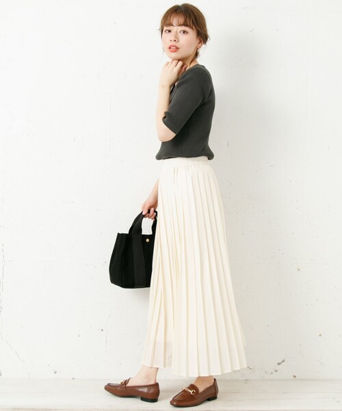 URBAN RESEARCH Sonny Label(アーバンリサーチサニーレーベル)の「プリーツロングスカート(スカート・レディース・オフ/ネイビー/イエロー・FREE)」の7枚目の写真