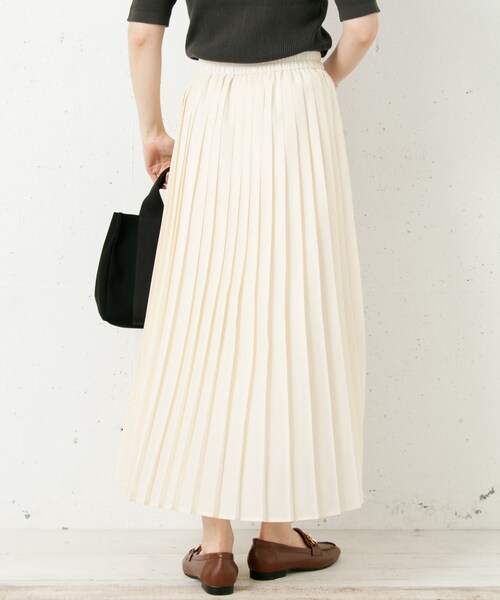 URBAN RESEARCH Sonny Label(アーバンリサーチサニーレーベル)の「プリーツロングスカート(スカート・レディース・オフ/ネイビー/イエロー・FREE)」の5枚目の写真