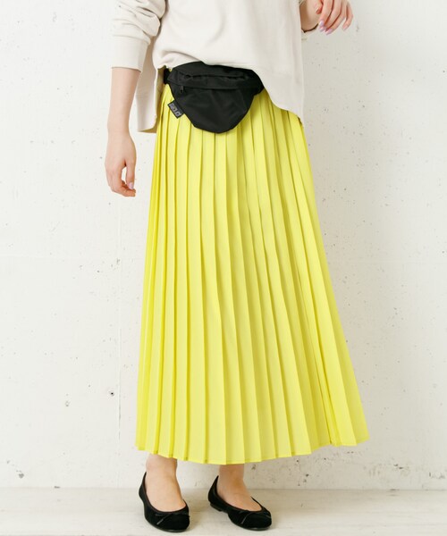 URBAN RESEARCH Sonny Label(アーバンリサーチサニーレーベル)の「プリーツロングスカート(スカート・レディース・オフ/ネイビー/イエロー・FREE)」の2枚目の写真