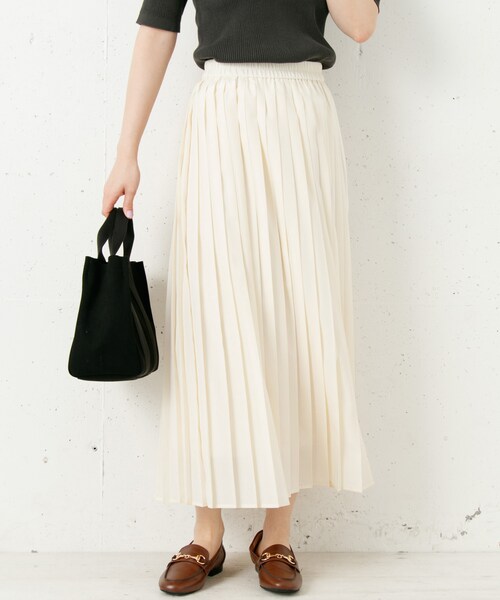 URBAN RESEARCH Sonny Label(アーバンリサーチサニーレーベル)の「プリーツロングスカート(スカート・レディース・オフ/ネイビー/イエロー・FREE)」の4枚目の写真