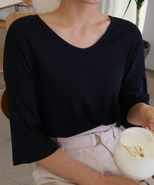 DHOLIC（ディーホリック）の「UネックボクシースリットヘムTシャツ（Tシャツ/カットソー・レディース・イエロー/その他/ピンク/ブラック/グリーン・FREE）」の2枚目の写真