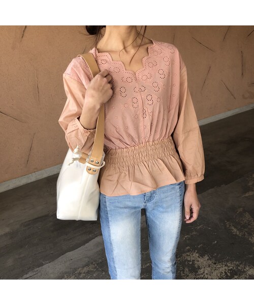 copine（コピン）の「大人可愛い！ウエストシャーリングパンチングレースブラウス(3color)【クリックポスト対象商品】（シャツ/ブラウス・レディース・その他）」の2枚目の写真