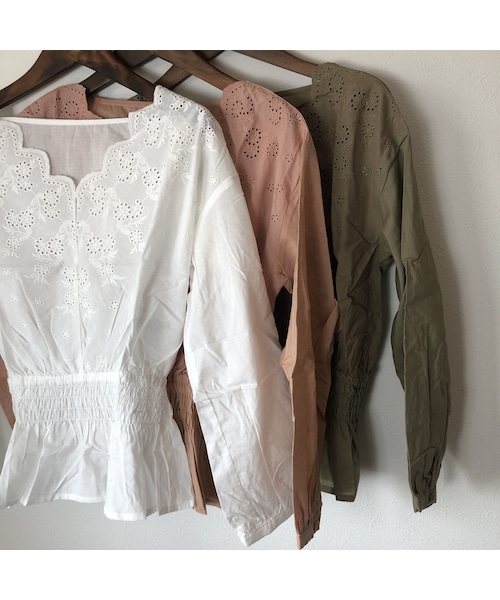 copine（コピン）の「大人可愛い！ウエストシャーリングパンチングレースブラウス(3color)【クリックポスト対象商品】（シャツ/ブラウス・レディース・その他）」の13枚目の写真