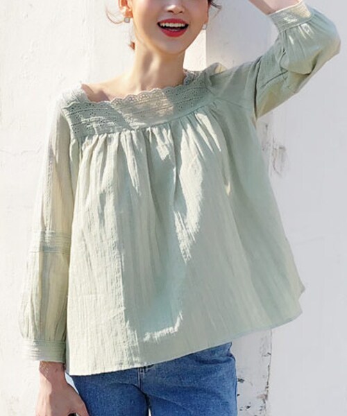 DHOLIC(ディーホリック)の「パンチングスクエアネックブラウス(シャツ/ブラウス・レディース・ホワイト/グリーン・FREE)」の2枚目の写真