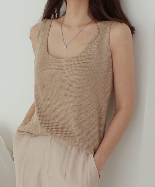 DHOLIC（ディーホリック）の「スクエアネックニットスリーブレス（タンクトップ・レディース・ブルー/ベージュ/ホワイト/ブラック/ブラウン・FREE）」の5枚目の写真