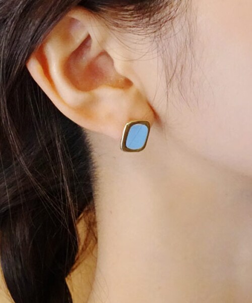 DHOLIC（ディーホリック）の「スクエアゴールドフレームカラーピアス（ピアス（両耳用）・レディース・ピンク/ブルー/レッド/ホワイト・FREE）」の3枚目の写真