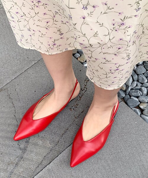 DHOLIC(ディーホリック)の「バックストラップポインテッドトゥシューズ(その他シューズ・レディース・ホワイト/ベージュ/レッド/ブラック・225/230/235/240/245/250)」の4枚目の写真