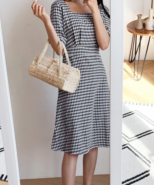 DHOLIC（ディーホリック）の「バックレースアップギンガムチェックワンピース（ワンピース・レディース・レッド/ブラック/ベージュ・FREE）」の2枚目の写真