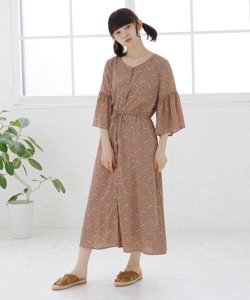 Crisp（クリスプ）の「フォールフラワーワンピース（ワンピース・レディース・アイボリー/ピンク/ブラック・FREE）」の6枚目の写真