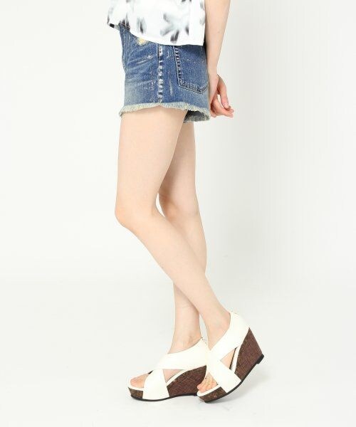 JEANASIS(ジーナシス)の「USEDデニムショートパンツ(パンツ・レディース・ブルー系その他/ブルー・S/M)」の5枚目の写真