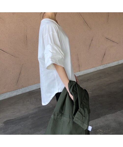 copine（コピン）の「ゆる可愛い！袖ロールアップVネックTシャツ (3color)【クリックポスト対象商品】（Tシャツ/カットソー・レディース・その他）」の2枚目の写真