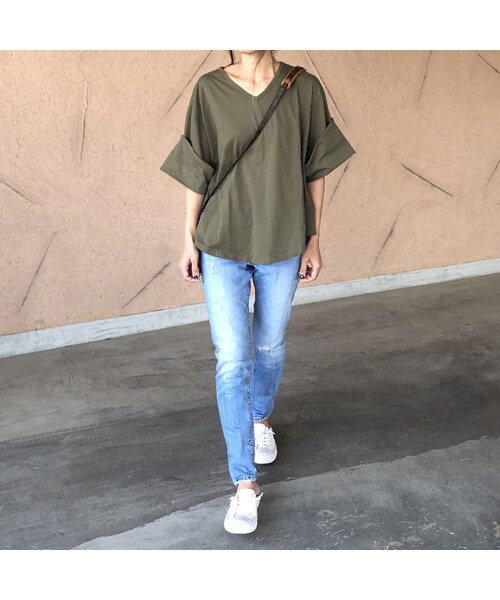 copine(コピン)の「ゆる可愛い!袖ロールアップVネックTシャツ (3color)【クリックポスト対象商品】(Tシャツ/カットソー・レディース・その他)」の3枚目の写真