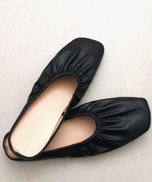 DHOLIC（ディーホリック）の「ギャザースクエアトゥフラットミュール（その他シューズ・レディース・ホワイト/ブラック・230/235/240/245）」の2枚目の写真